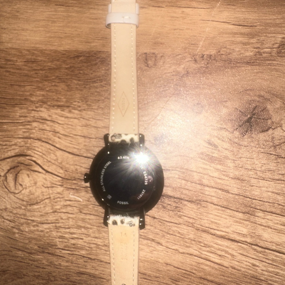 Women’s Fossil Watch - Picture 5 of 7